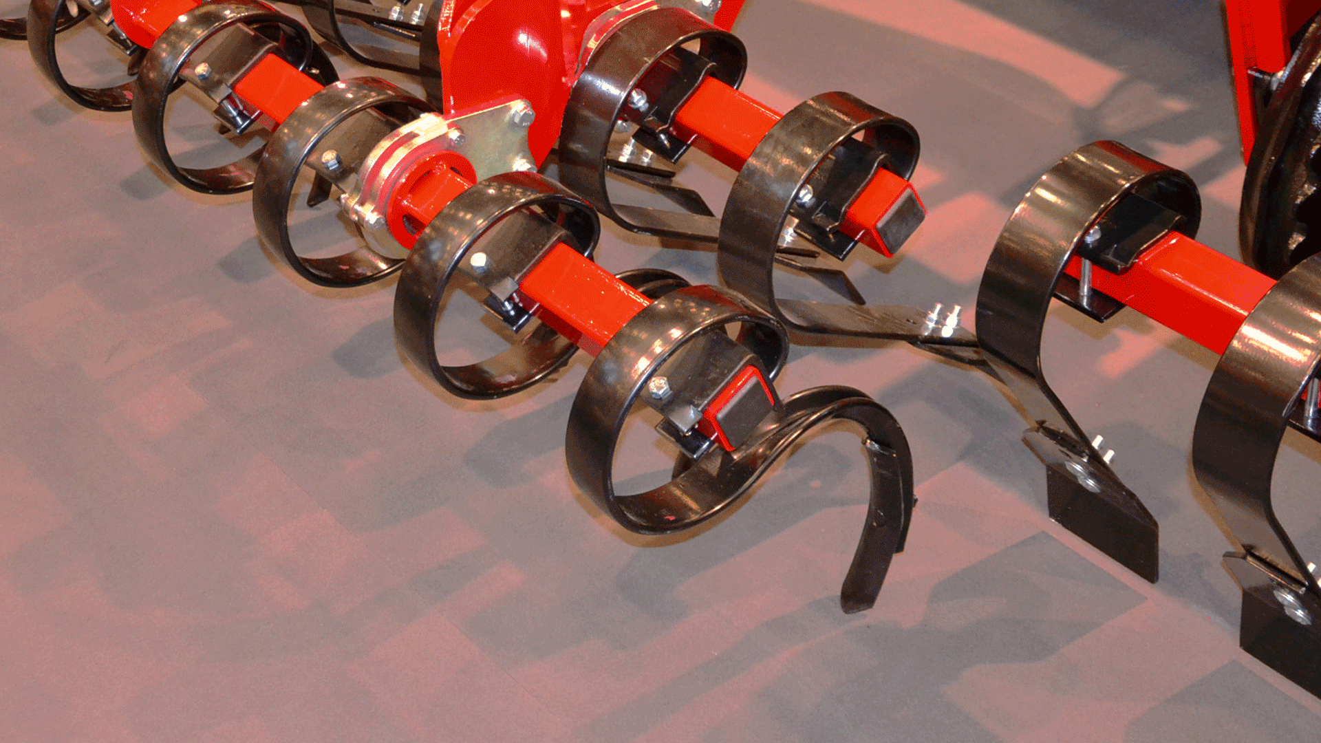 If you need to process the soil before packing it, the harrow-Spring-Board is the solution. The front row of harrow tines loosen the soil and the next row of Spring-Board tines evens the surface and crushes clods before the surface is packed.