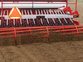 Combi-Seeder-VB-roller-at-the-back.png