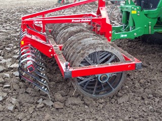 Front-Pakker-crushing-clods-and-packing-soil.jpg