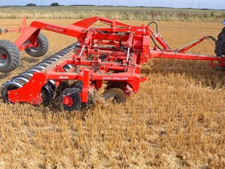 Disc-Roller-Contour-in-stubble-field.jpg