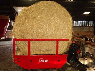 Roundbale-unwinder-HE-VA.jpg