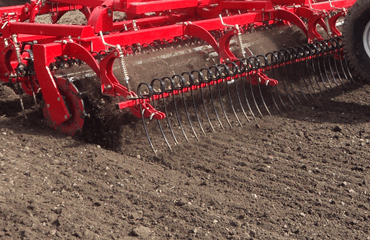 Long finger after-harrow behind roller