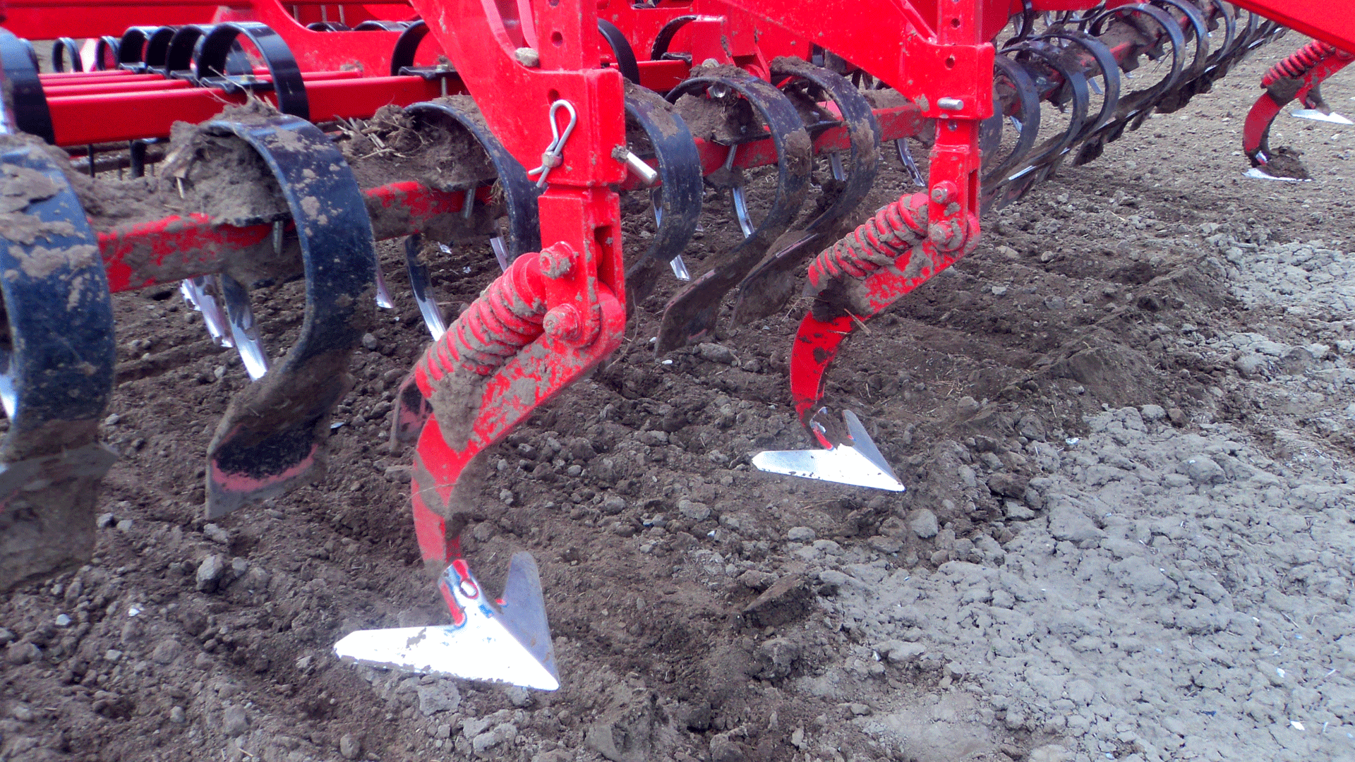 Wheel track eradicator