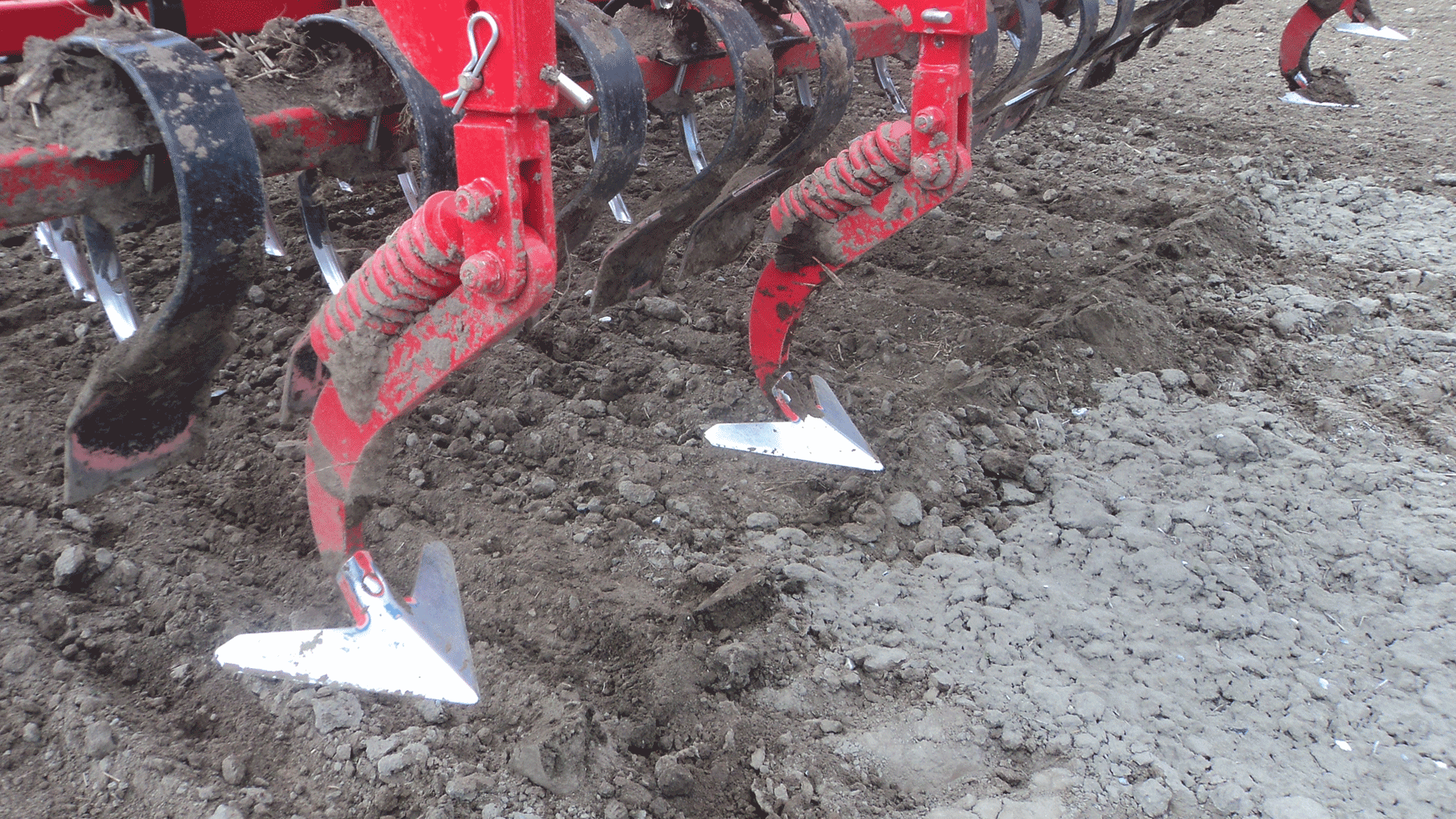 Wheel track eradicator