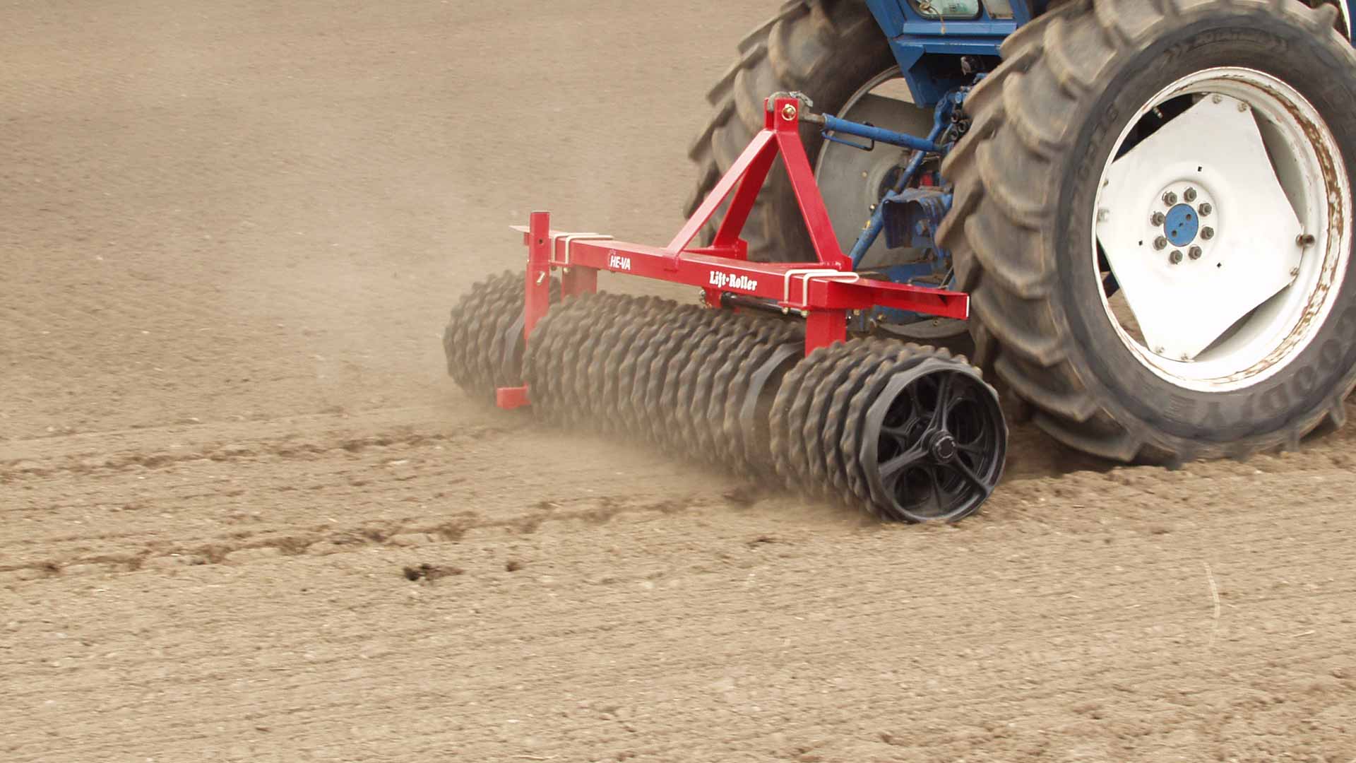 Lift-Roller HE-VA est le plus petit rouleau de la gamme ; il est disponible dans des largeurs de travail de 2,90 à 3,00 m