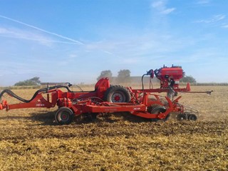 Sub-Tiller-rapeseeder-in-stubble-field.jpg