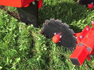 Grass-Tiller-with-scalloped-disc-coulters.jpg