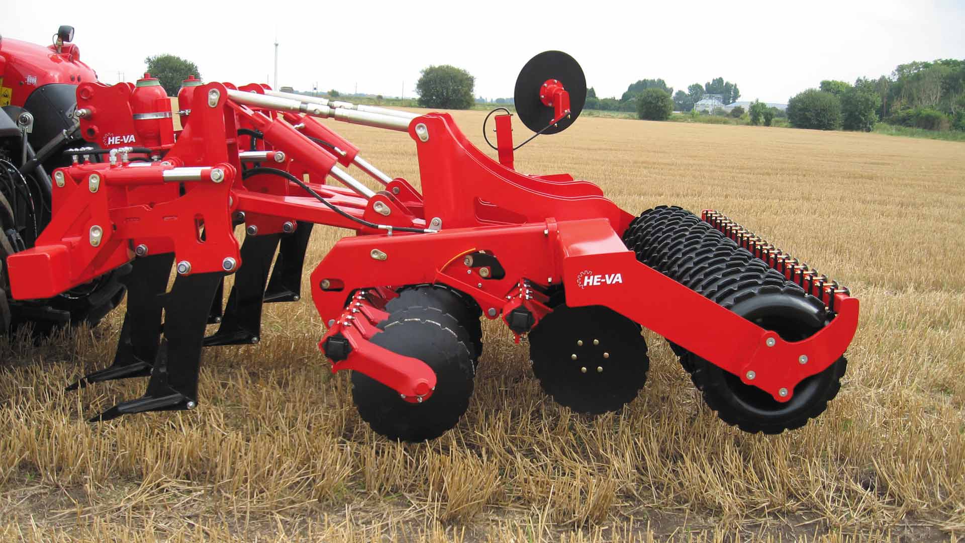 Here, the tines are lifted and you thereby only process the soil with the discs and consolidate it with the roller afterwards.