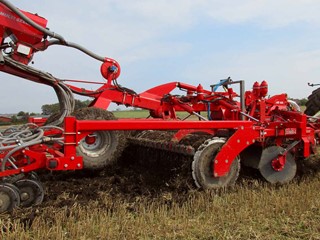 Combi-Disc-roller-and-seeding-equipment.jpg