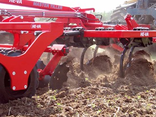 Master-Tiller-closeup-stubble.jpg